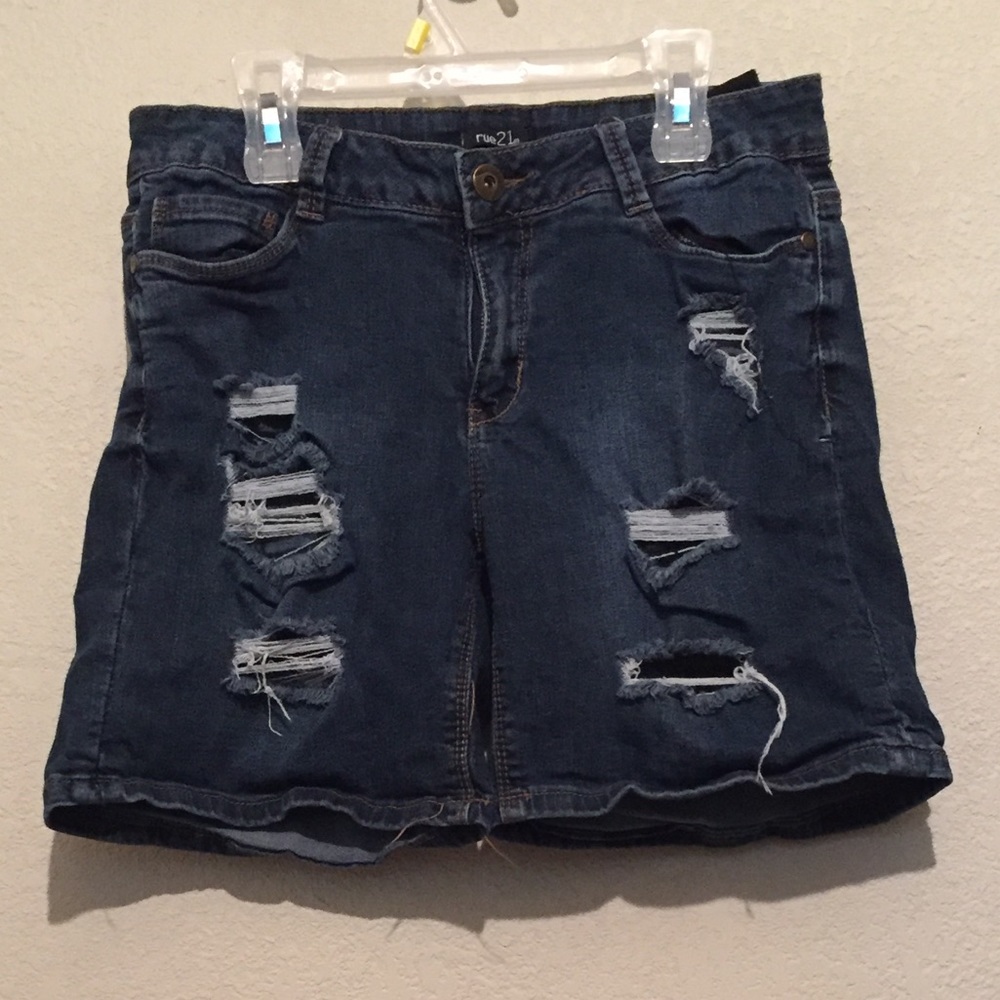 Mid thigh denim shorts